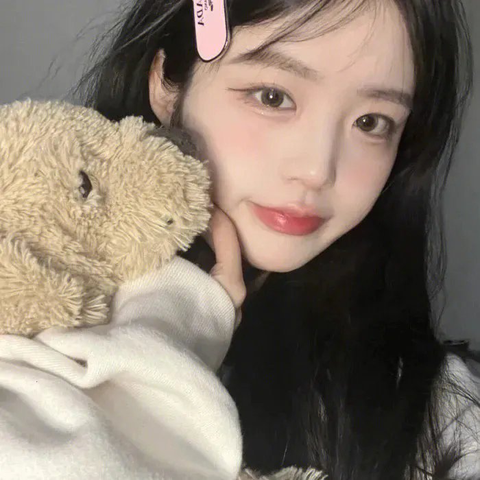 穿黑衣的女孩